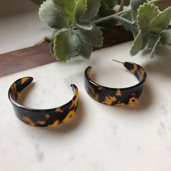 Jewelry - The Mia - Tortoise Shell Chunky Hoop